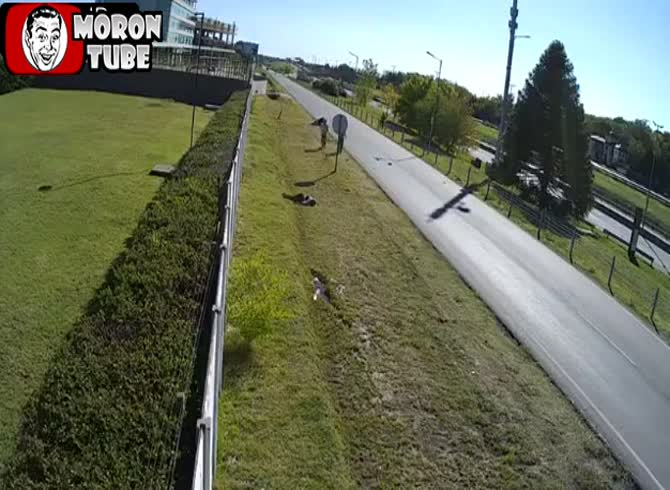 Video :Argentina - an automobile collides (intentionally A pair